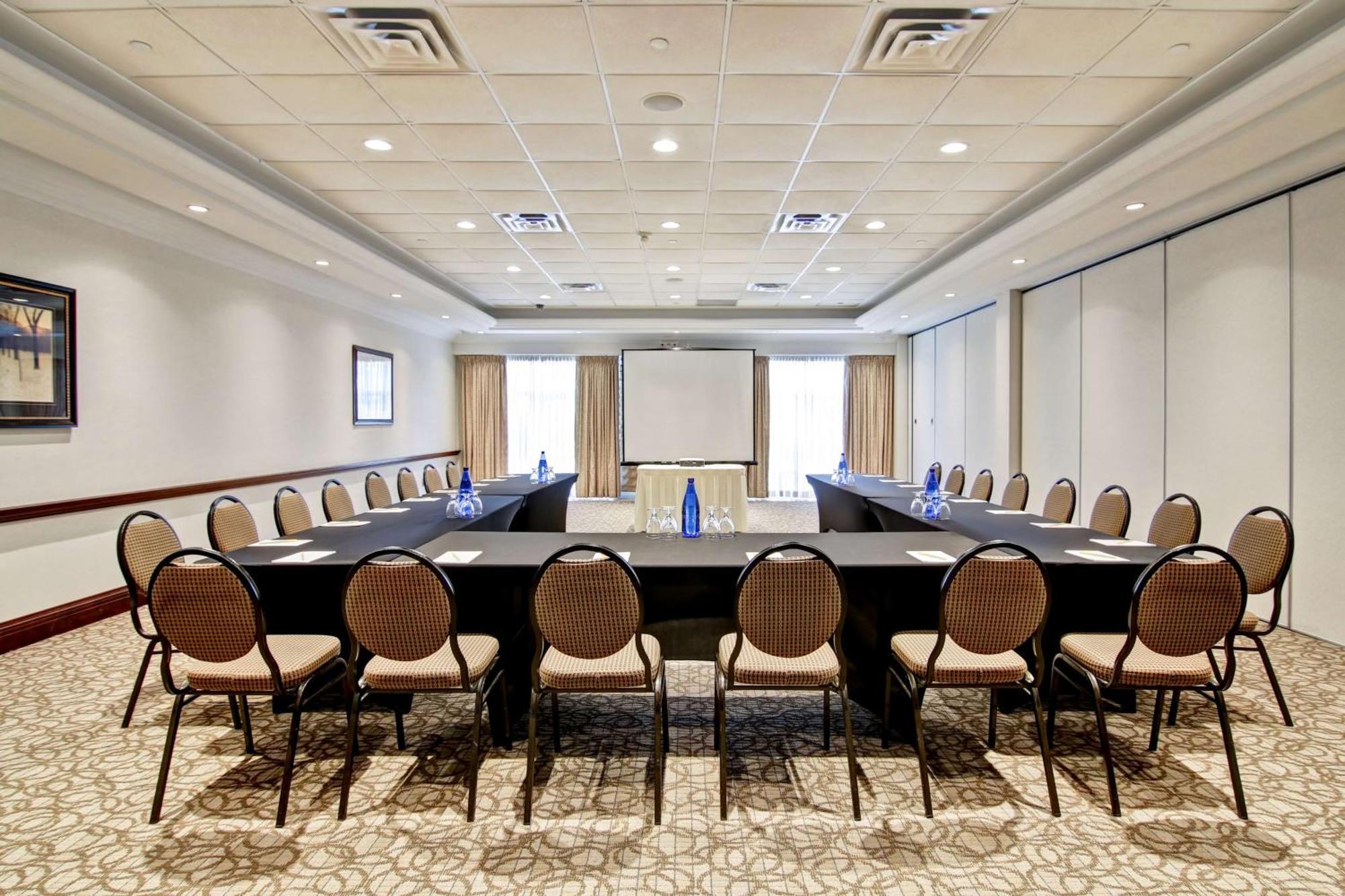 Hilton Garden Inn Toronto/Burlington Buitenkant foto
